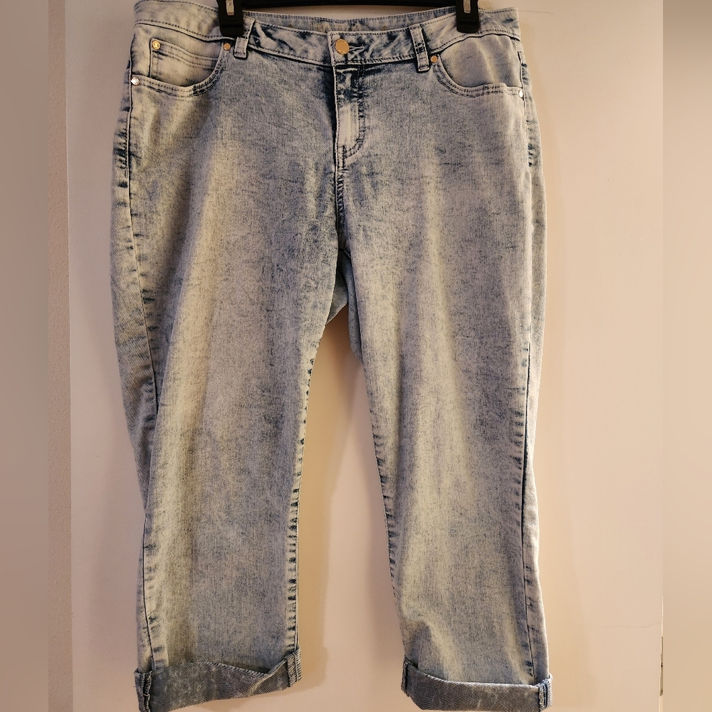 Jennifer Lopez White Wash Capris